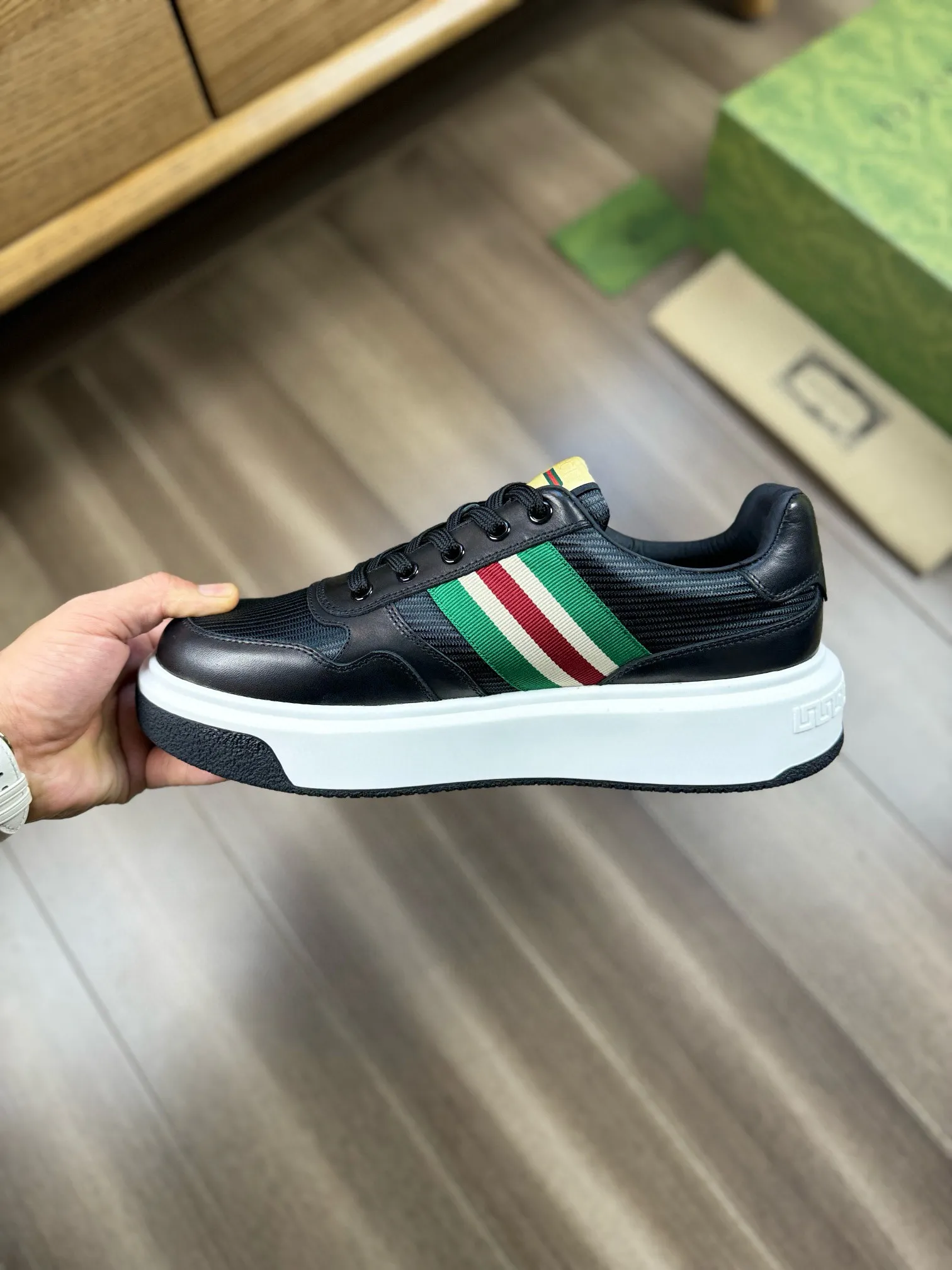 [Gucci] Gucci men's shoes 💰820💰 - High-end quality original order - Upper: 🔝Imported Nappa calfskin·Brand high mercerized cloth·Brand webbing -Inner: water-dyed cowhide, -Outsole: ultra-light T men's shoes💰U foam. Rubber; two-color molded outsole -Ultra-high quality control·Fine workmanship: highlighted (high-end·luxury·grade) -Size: 38-44 (45, can be customized)